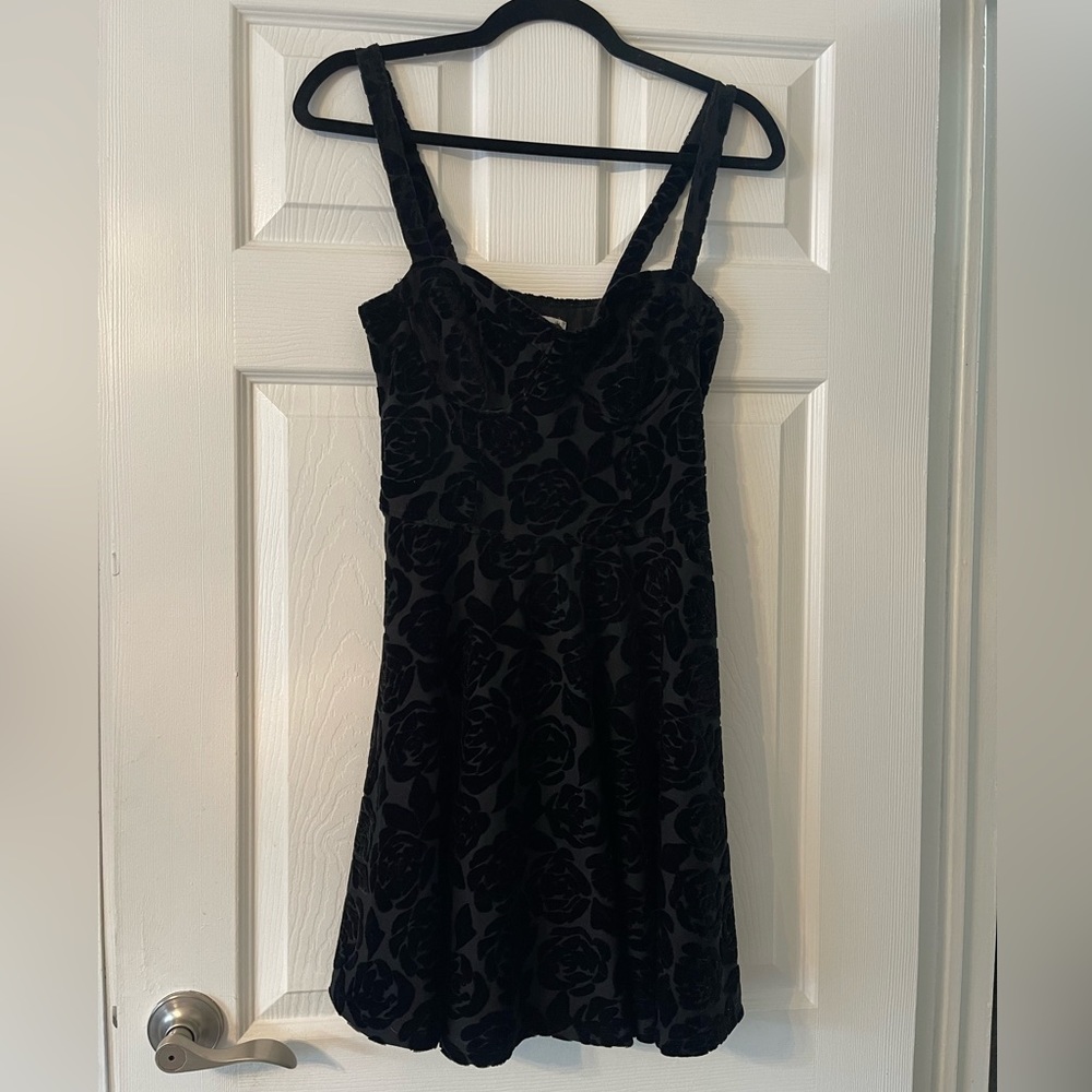 Abercrombie & Fitch M black short velvet dress